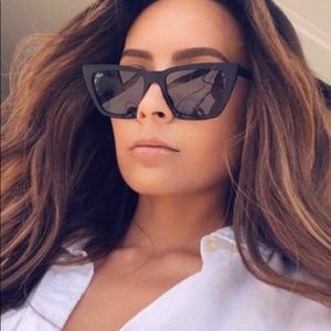 Quay “Don’t at Me” sunglasses Desi Perkins